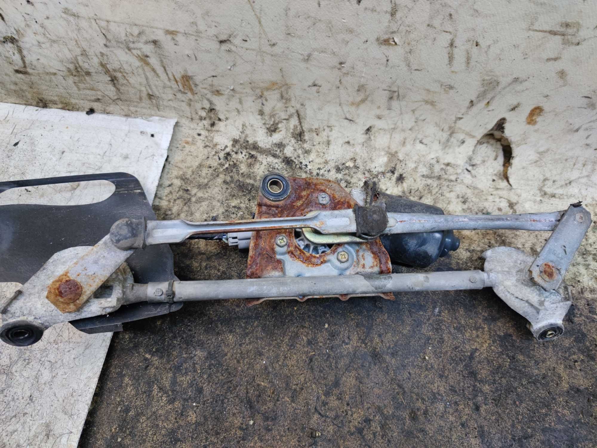 Toyota Yaris I Mechanizm Wycieraczek Przód