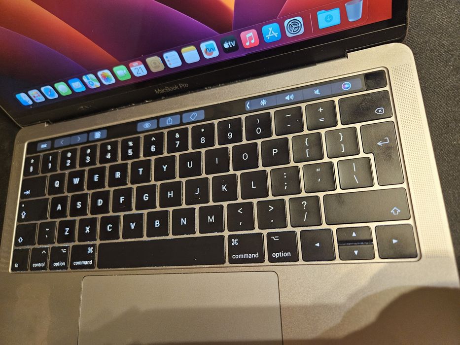 MacBook Pro 13” 2017 | i5 | 8 GB RAM | 512 GB SSD | Stan dobry