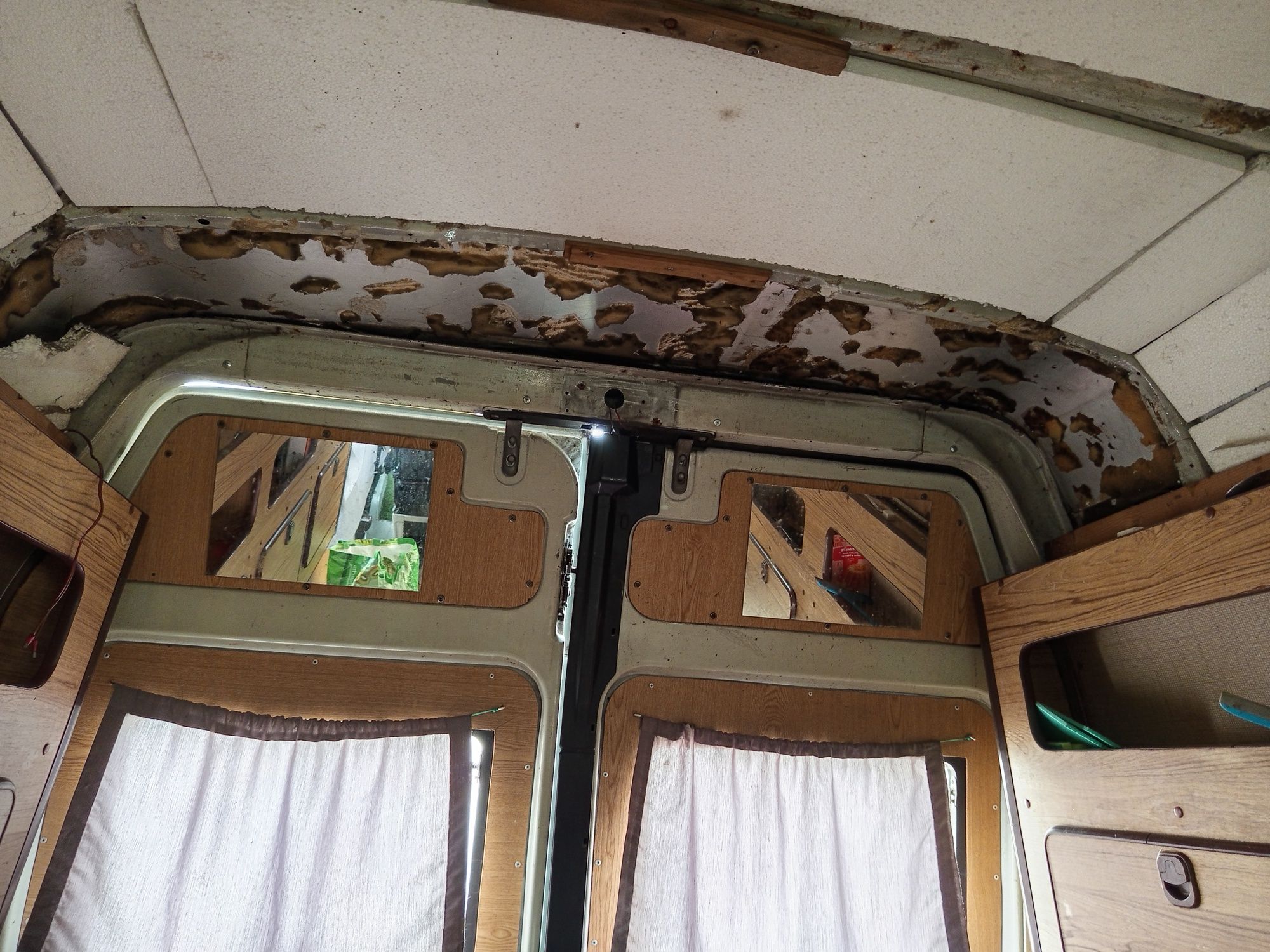 Auto-caravana Mercedes Dahmer para remodelar