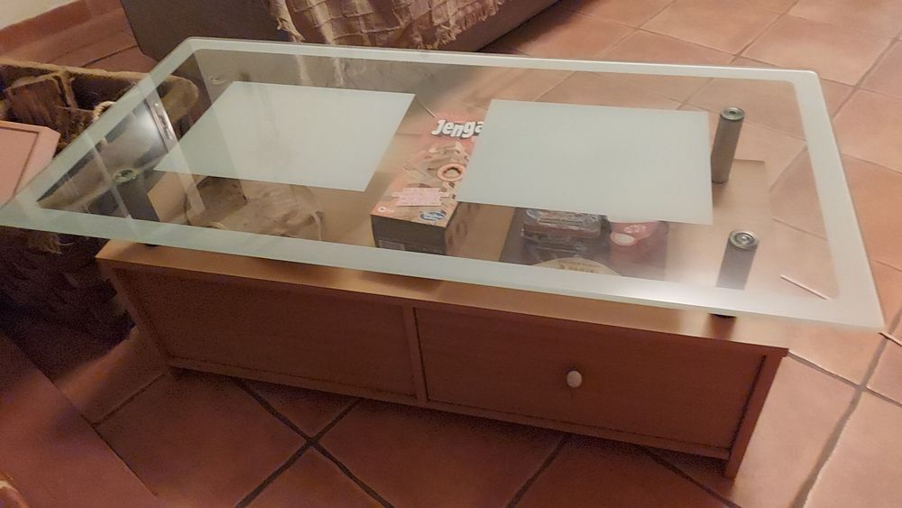 Varios moveis para desocupar.