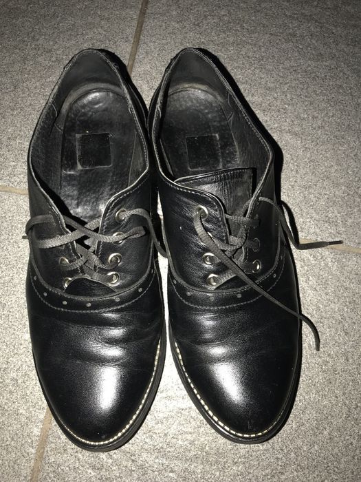 Продаю шкіряні чорні туфлі на шнурках на 37 розмір
