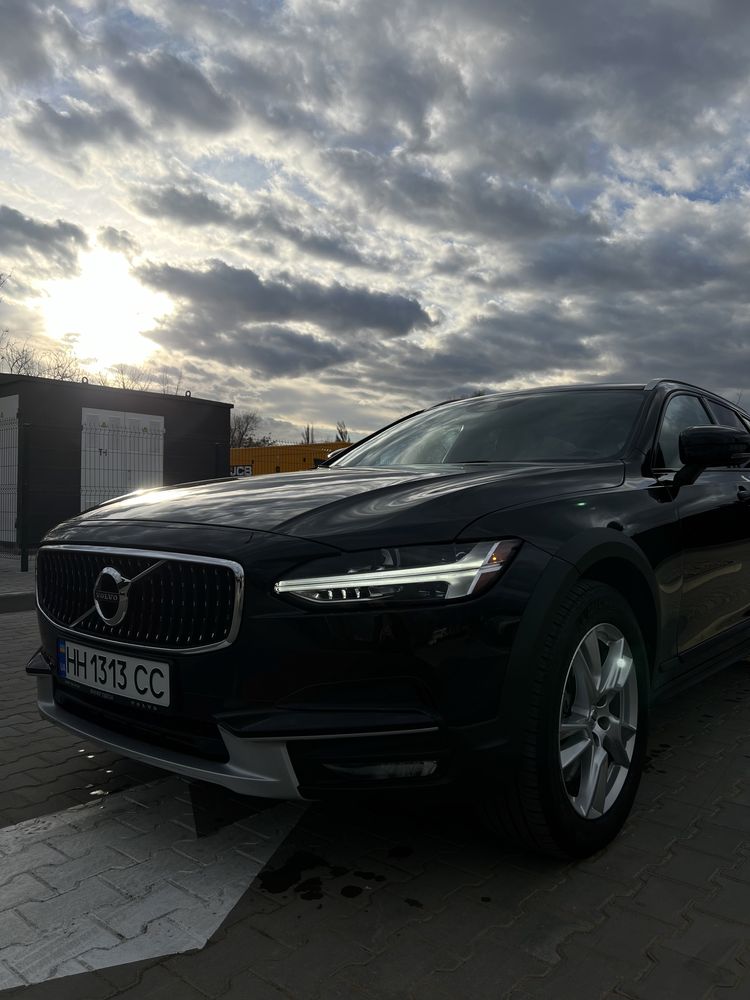 Volvo V90 cross country СРОЧНО!