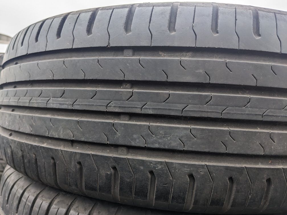 215/60R17 Continental