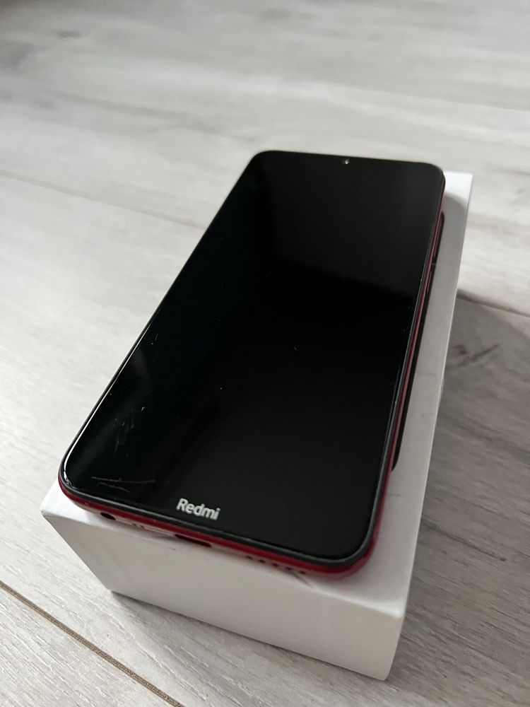 Czerwony smartfon smartphone Xiaomi Redmi 8 4GB