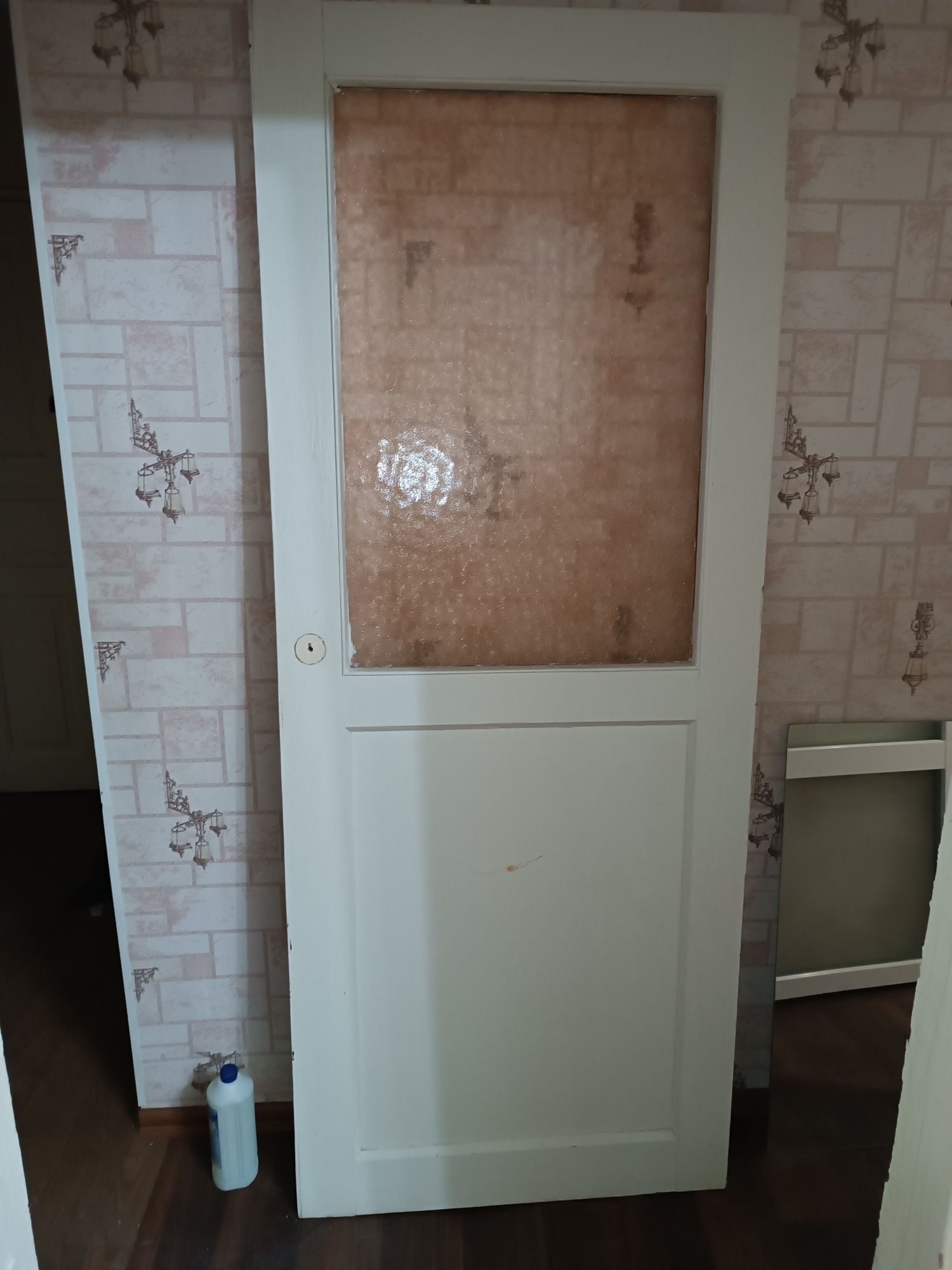 Продам двери межкомнатные по 100грн