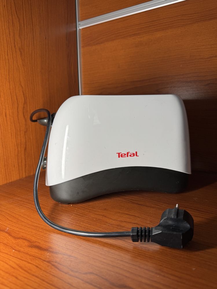 Тостер Tefal DELFINI WHITE TT130130. 700 грн. З функією розморозки