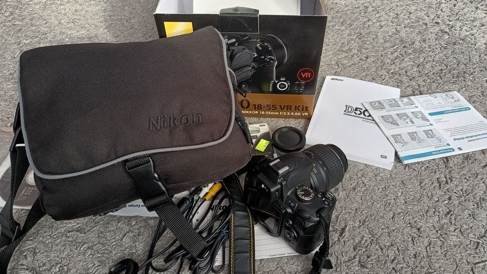 Nikon D5000 plus obiektyw NIKKOR 18-55 VR jak NOWY