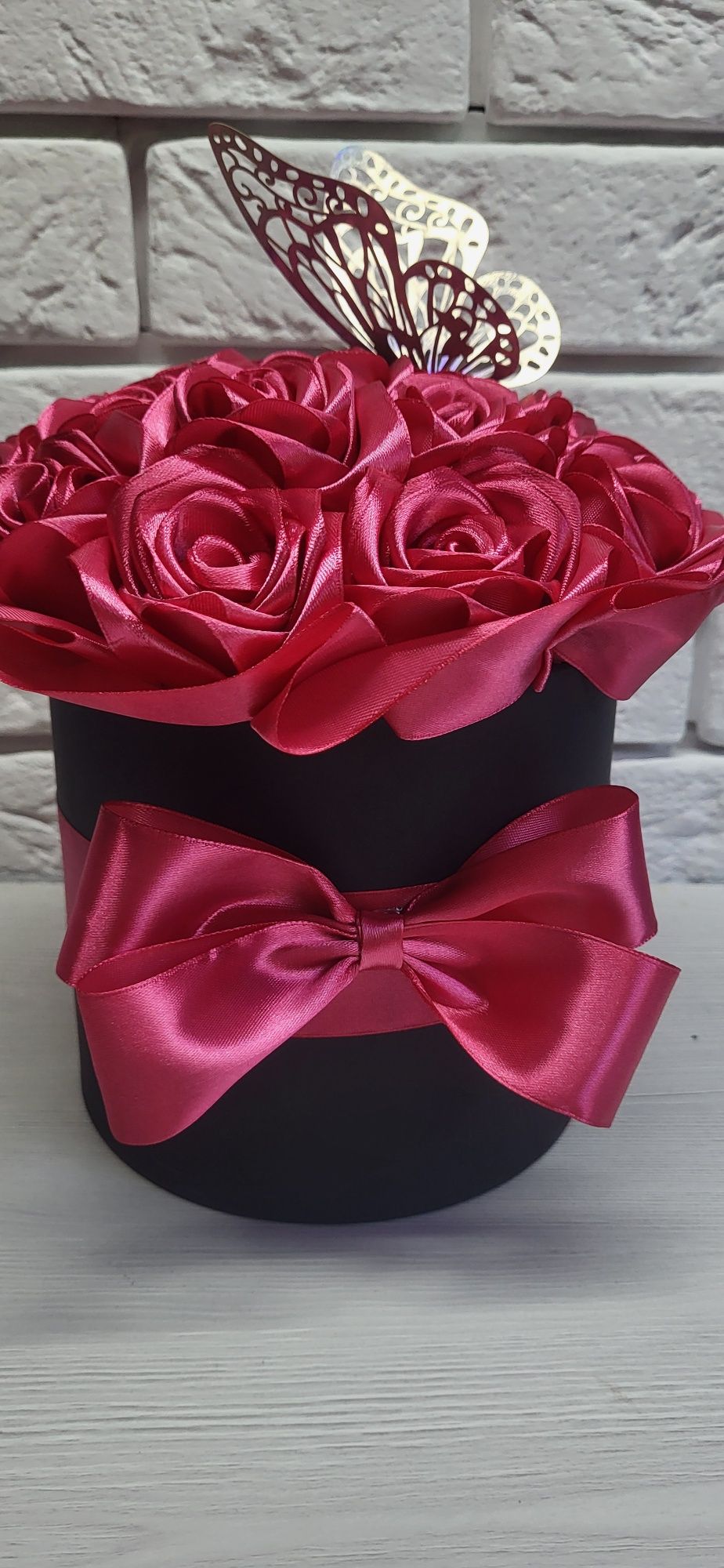 Flower box, bukiet z wiecznych róż ze wstążki na dzień mamy, urodziny