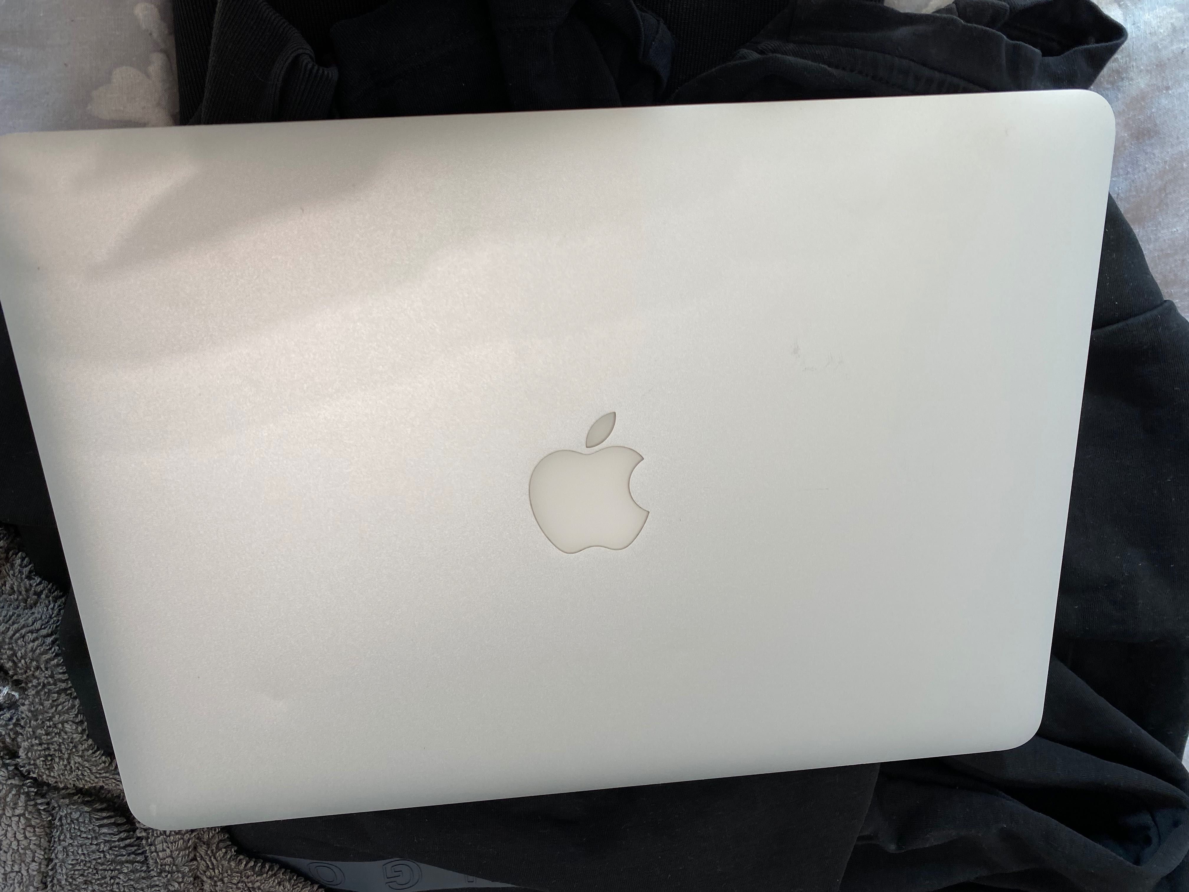 MacBook Air srebrny nowa bateria stan b. dobry, kondycja idealna