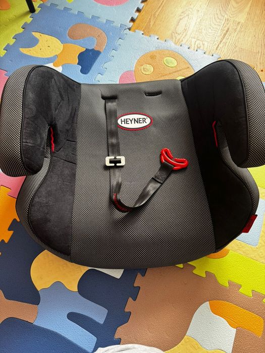 Автокрісло, бустер Heyner (15-32кг)