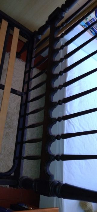 Cama de casal vintage mogno com estrado