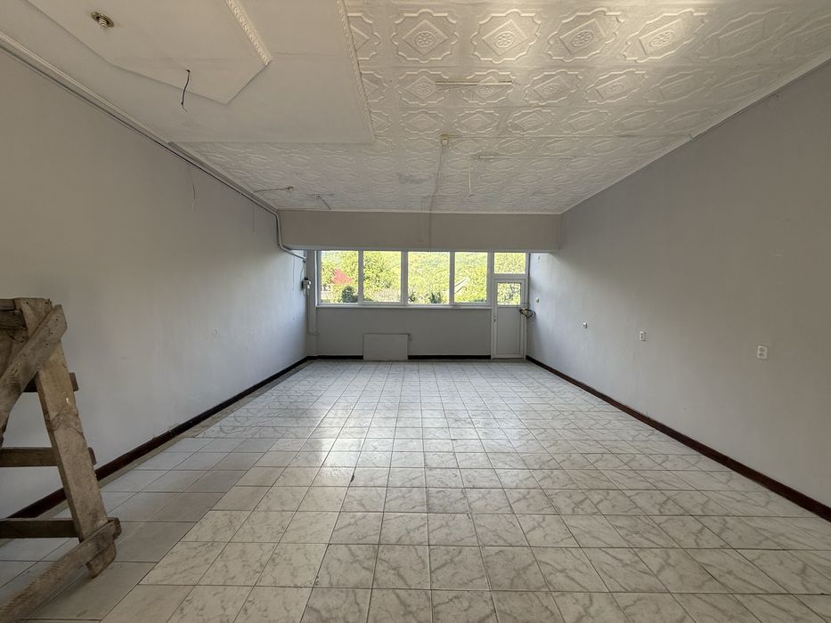 Продається приміщення у центрі Міжгврʼя комерція