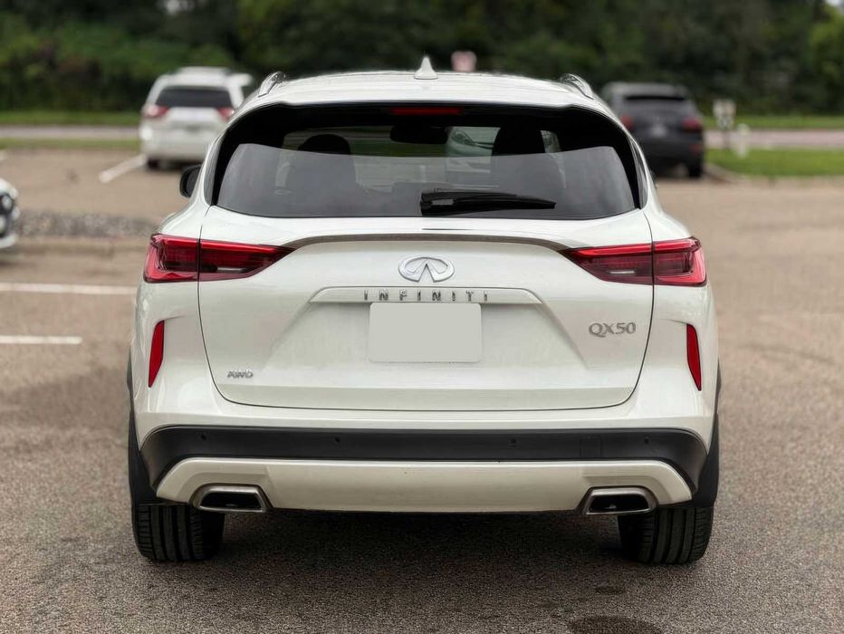 Infiniti QX50 Luxe      2021