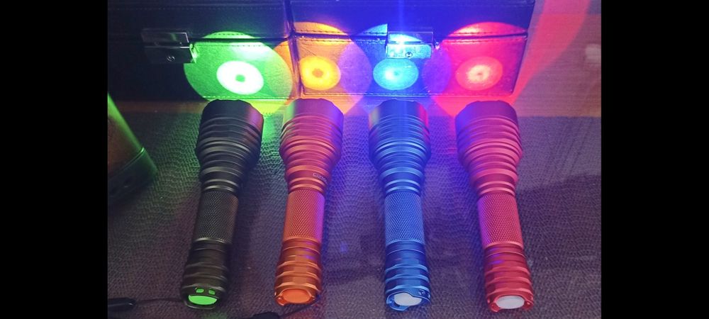 Sprzedam kolorowe latarki Convoy C8+ (4szt)