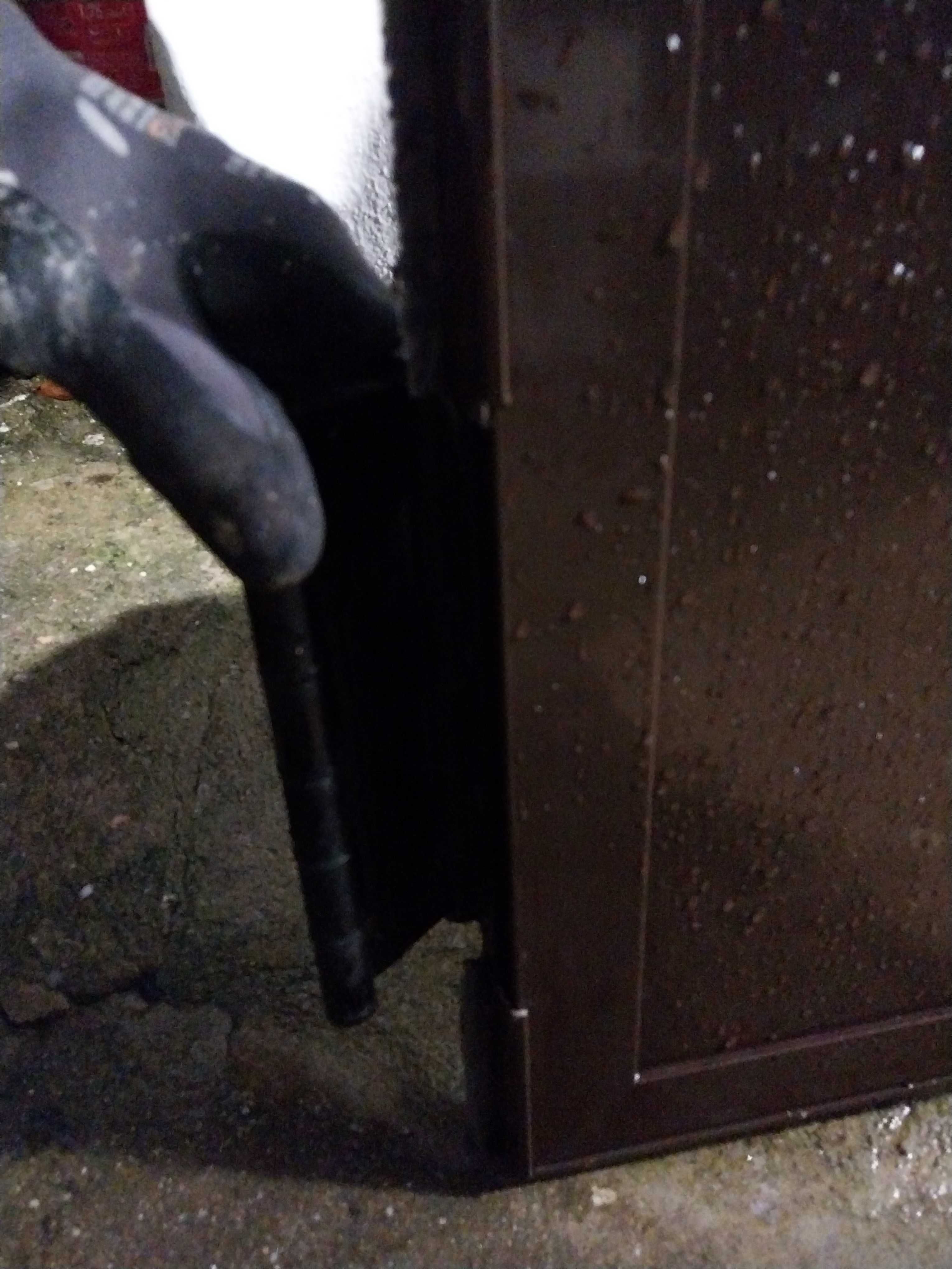 Porta de alumínio vaivem sem aro (194x76)