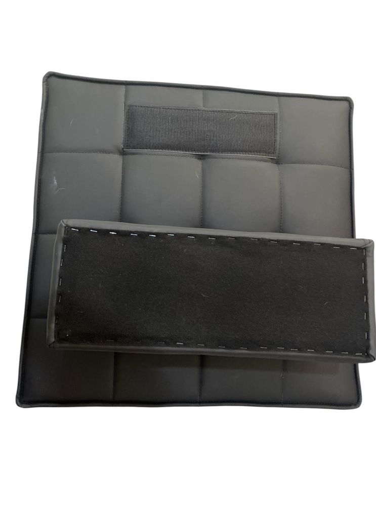 Puff preto novo com encosto e almofada – 65x65x40 cm