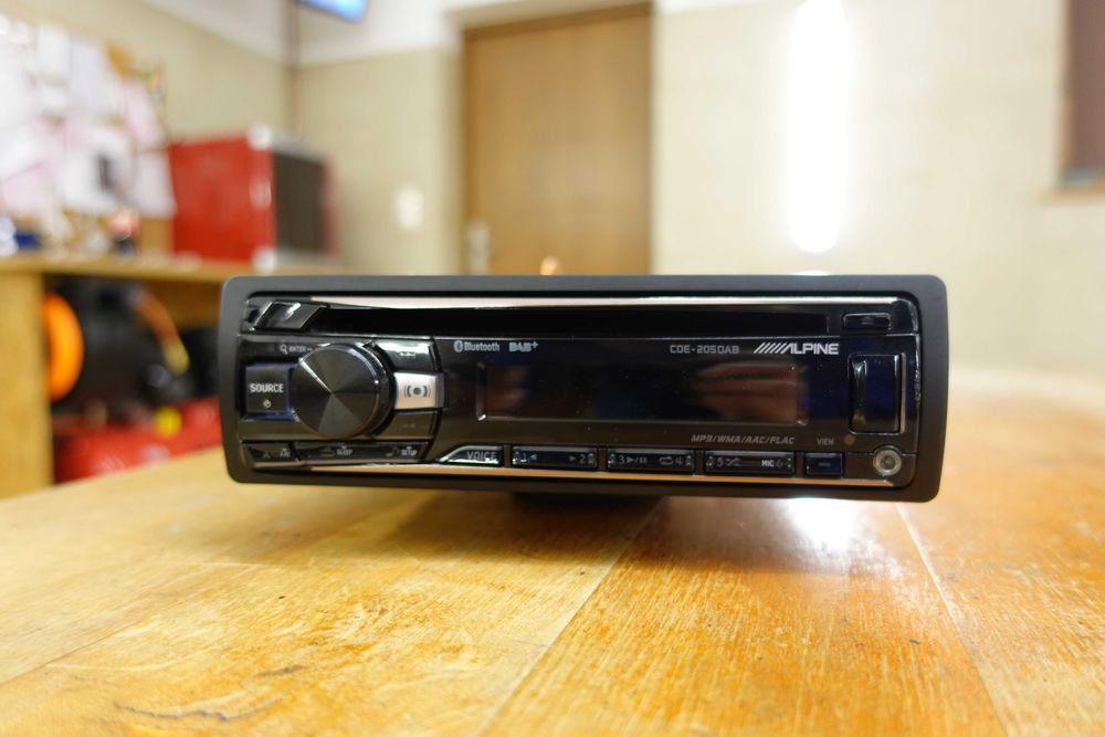 Radio samochodowe Alpine CDE-205DAB