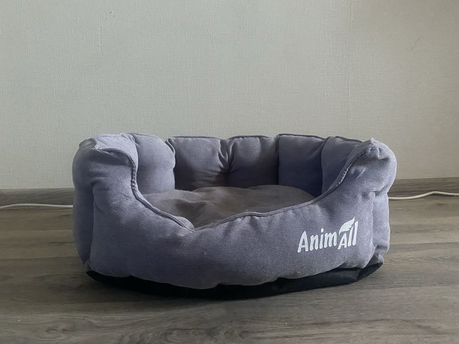 Лежанка мʼяка для котів та собак.