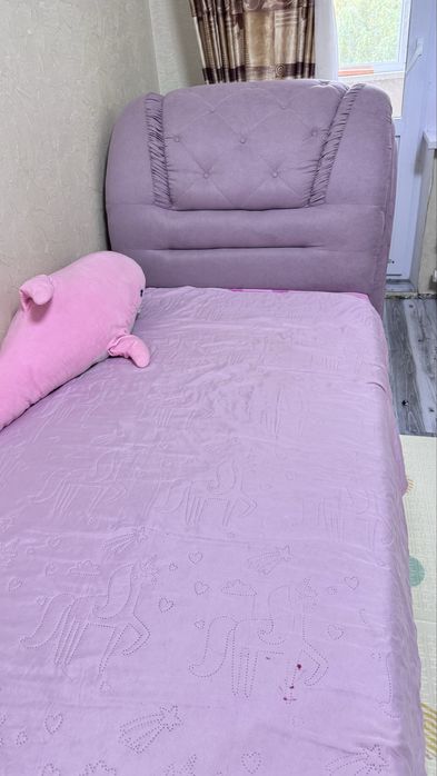 Ліжко з мʼякою спинокю рожеве для принцеси односпальнє