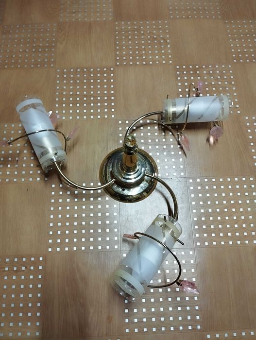 Продам люстру в гарному стані