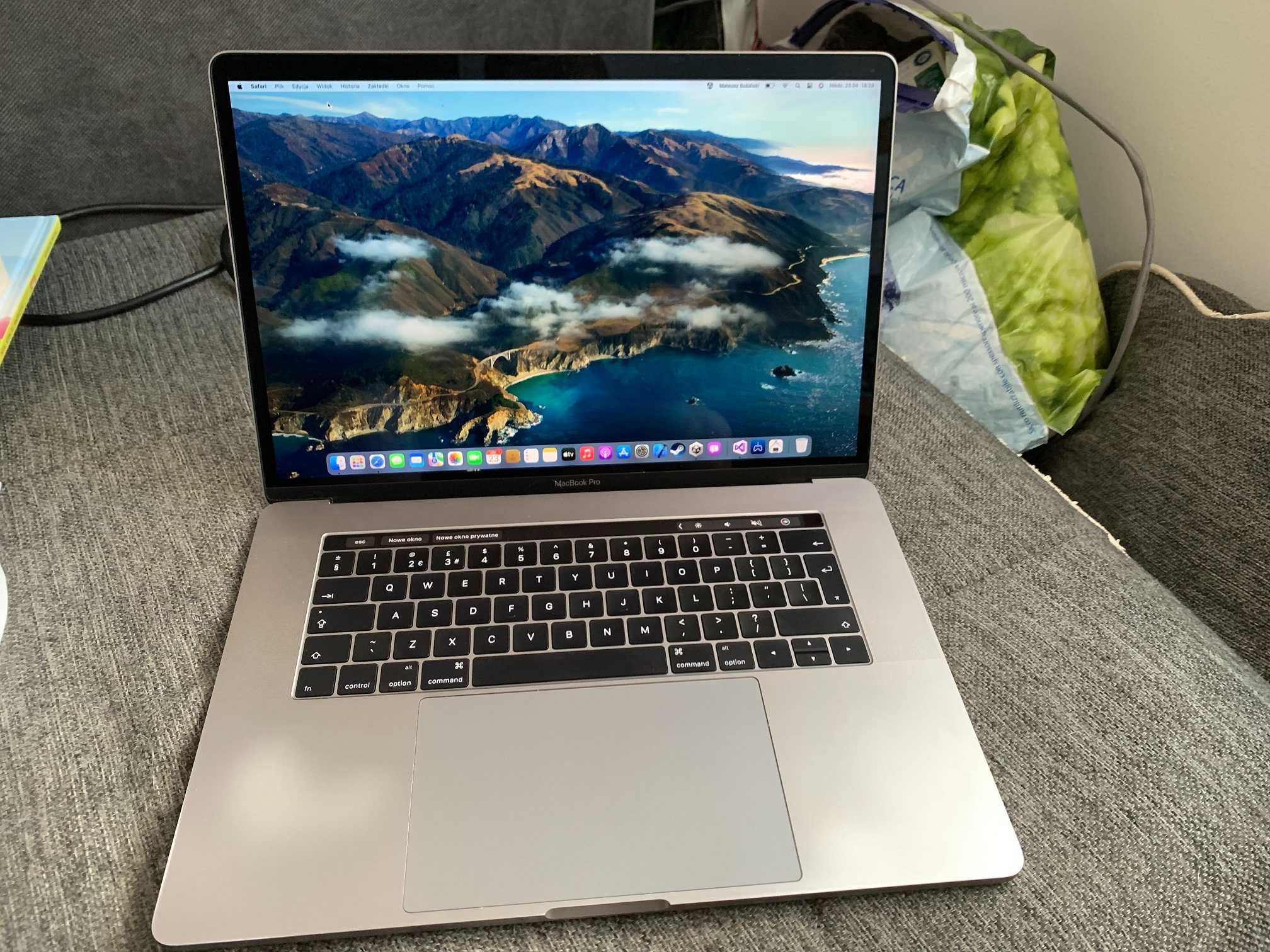 MacBook Pro 15.4” 2017 A1707 / i7 2.8 GHz / 256GB / Nowa bateria!!