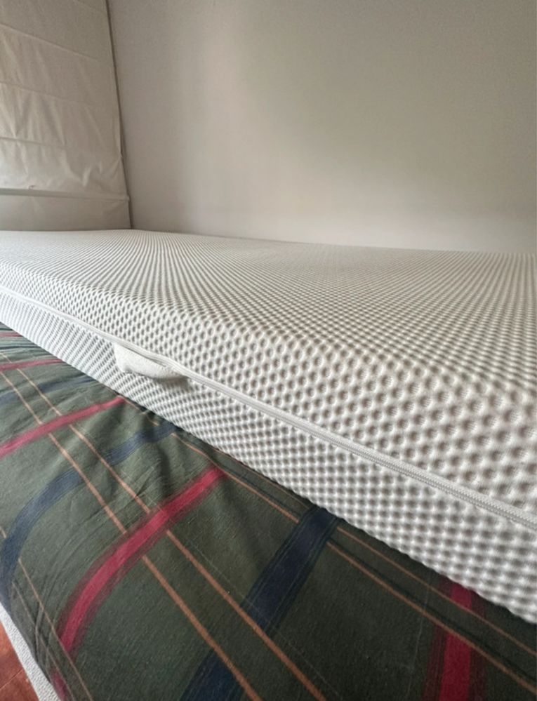 Cama alta do IKEA