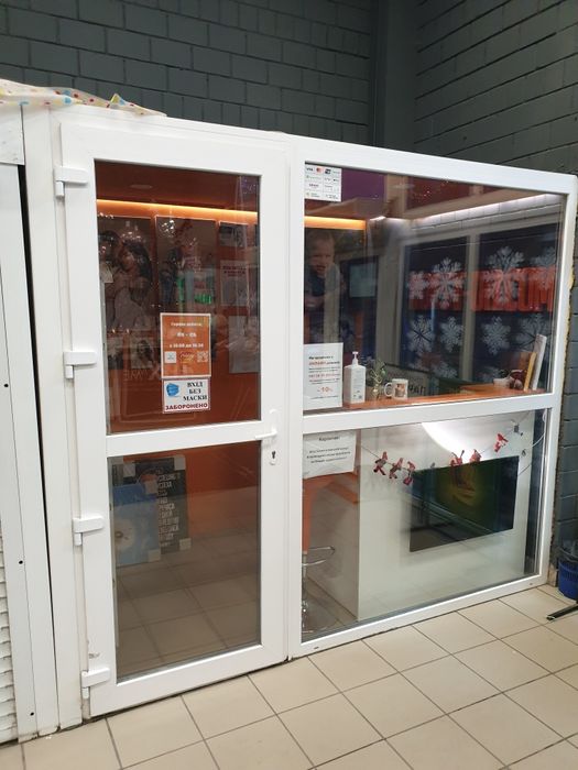 Кіоск / павільйон Г-подібний, скло + стінка, 4 м²
