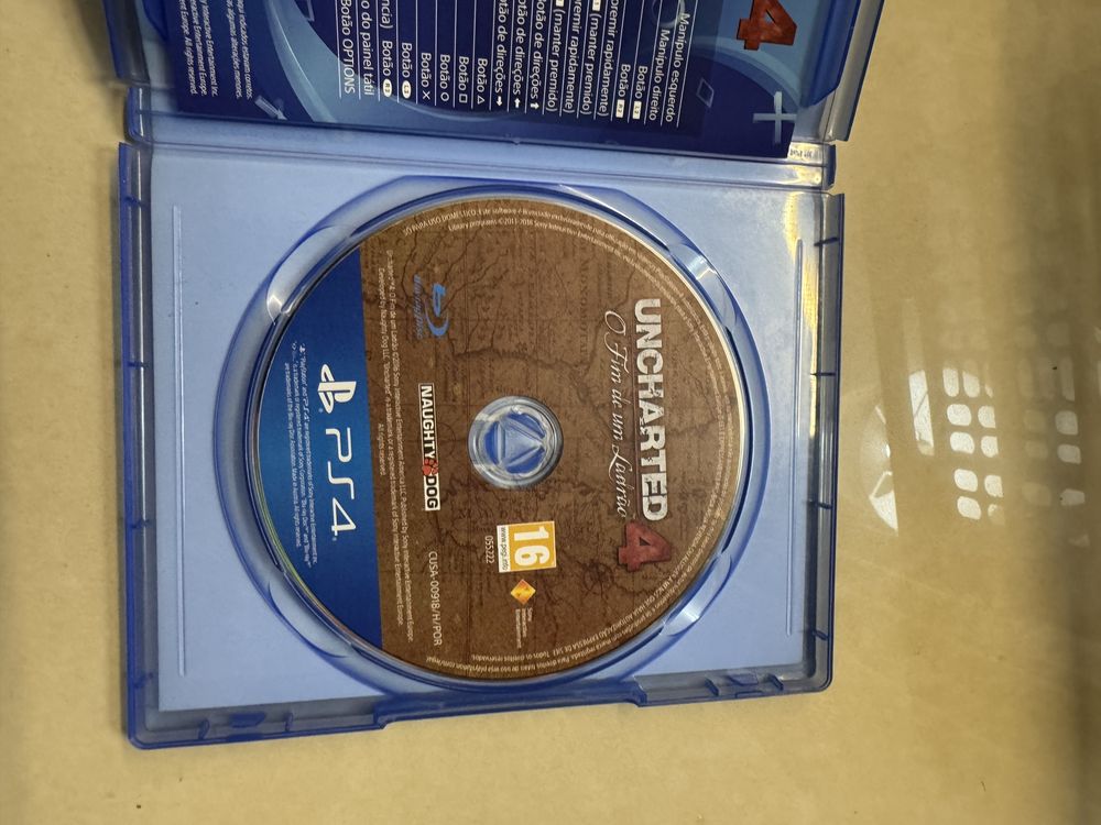 Uncharted 4 ps4  .
