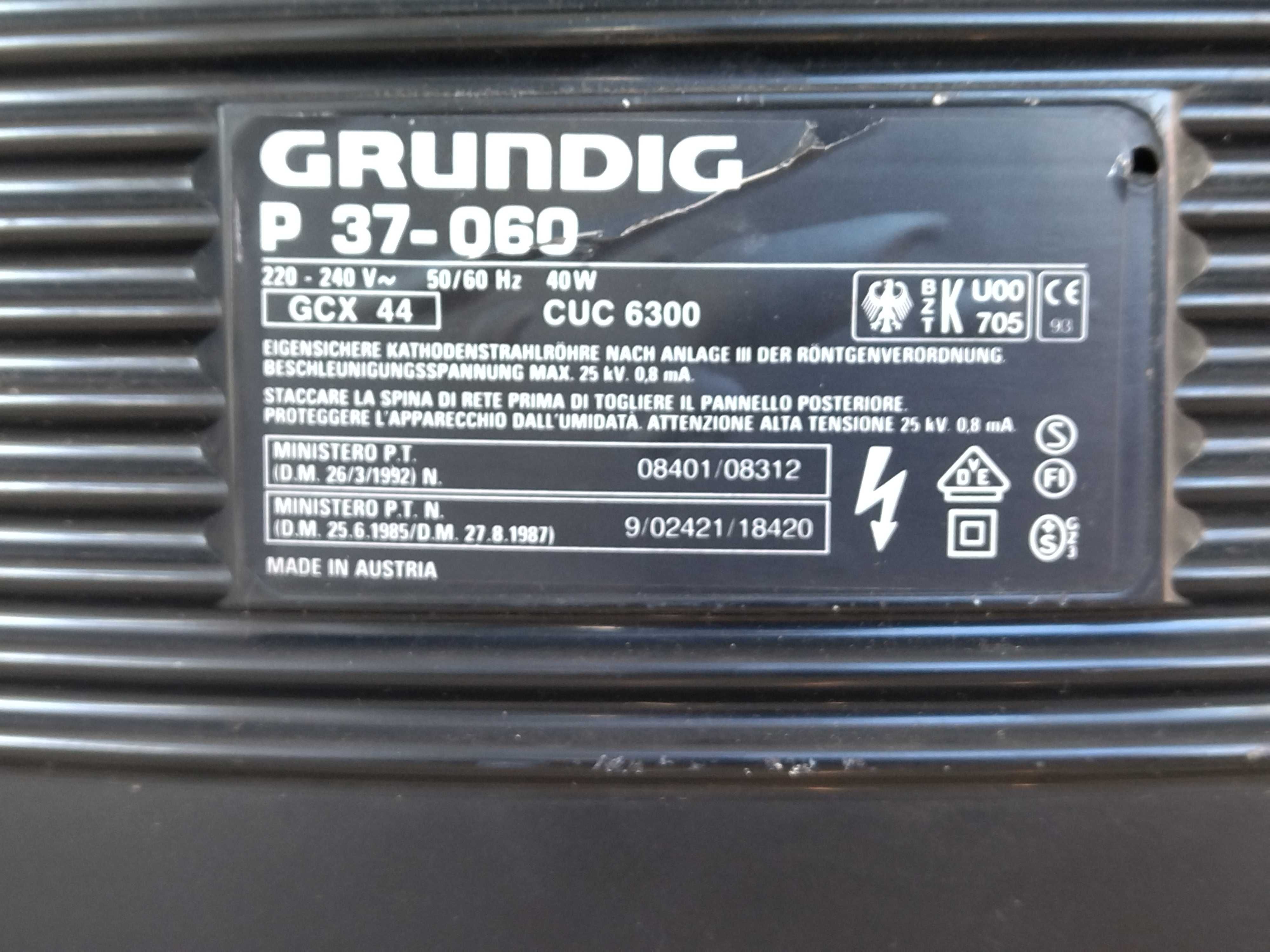 TELEVISÃO antiga e a funcionar, marca GRUNDIG