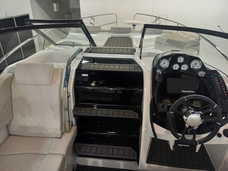 Jacht motorowy CORAL 28htc -2025 -gotowy do odbioru