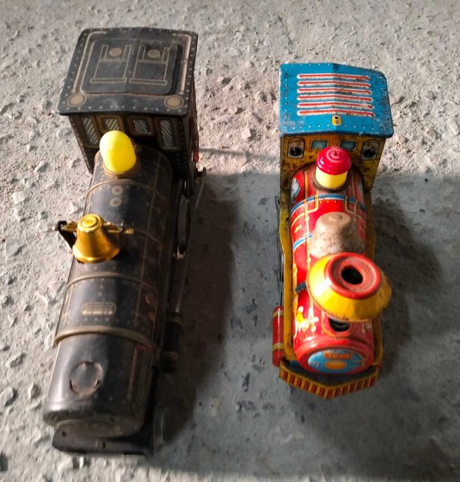 Brinquedos de lata: Helicóptero, Zepelim, Locomotivas, Carros