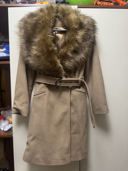 Елегантне пальто Miss Selfridge EUR 36з хутряним коміром