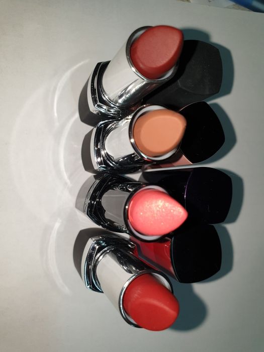 Błyszczyk, Pomadka AVON NOWE, lakiery