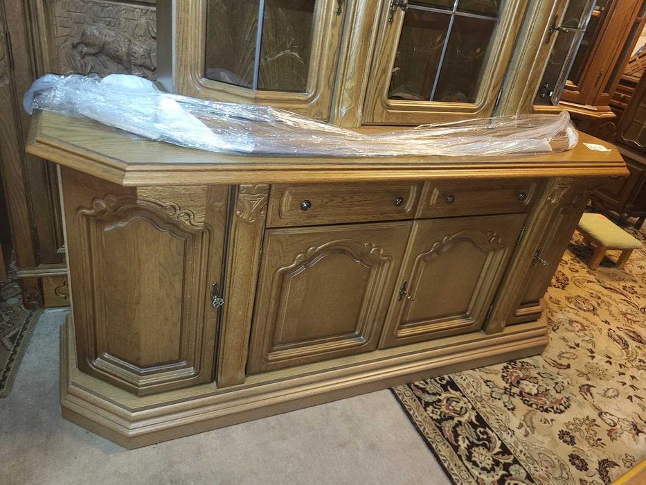 Komoda dębowa z zawieszaną witryną