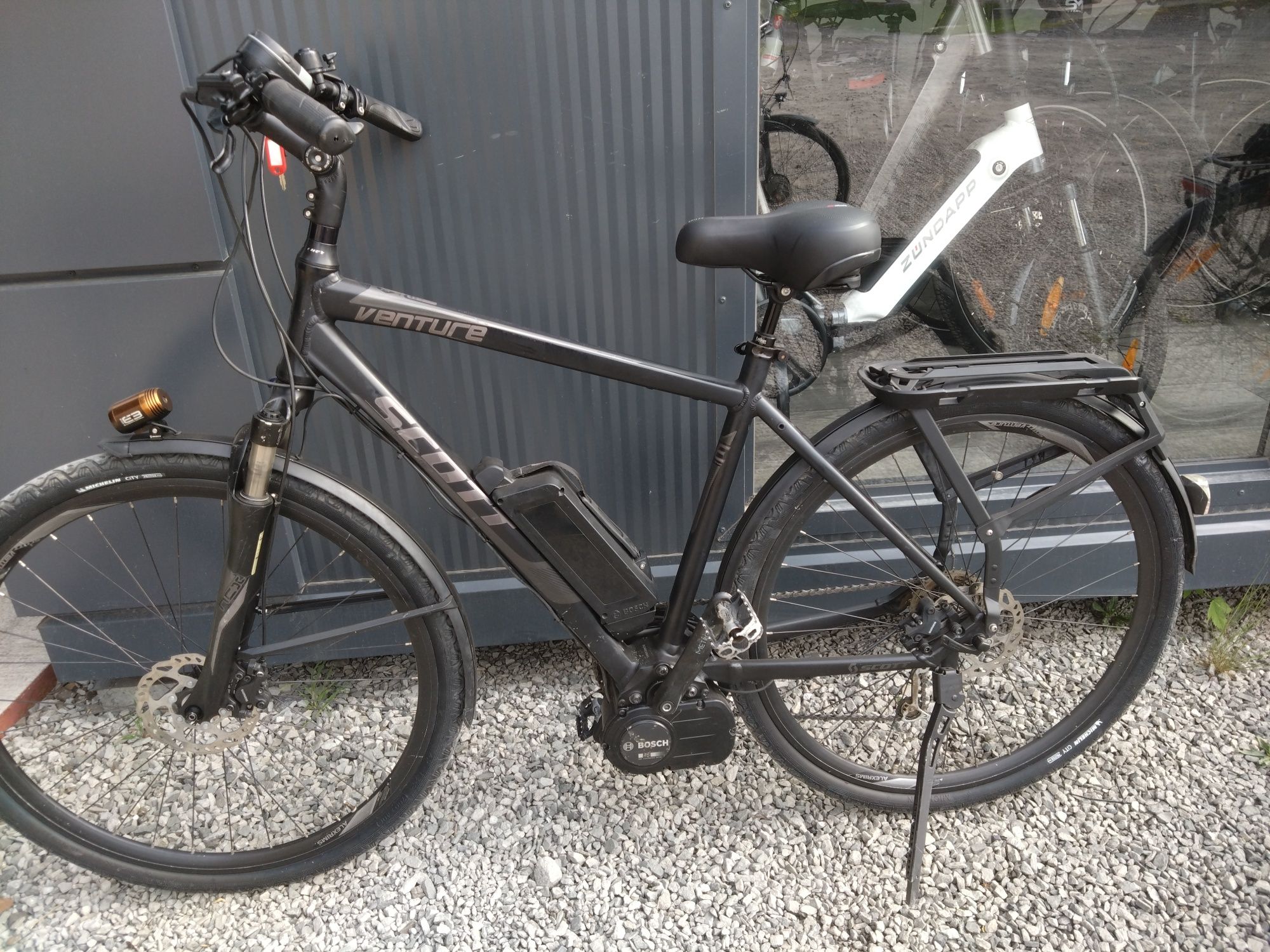 Rower elektryczny Bosch z Szwajcarii silnik centralny