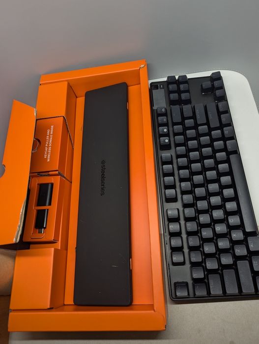 Механічна ігрова клавіатура SteelSeries APEX PRO TKL Wireless 2023