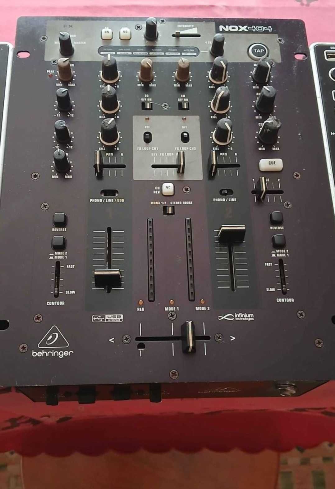 Mesa de mistura e decks
