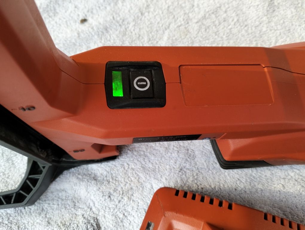 Hilti bx3 me osadzak akumulatorowy