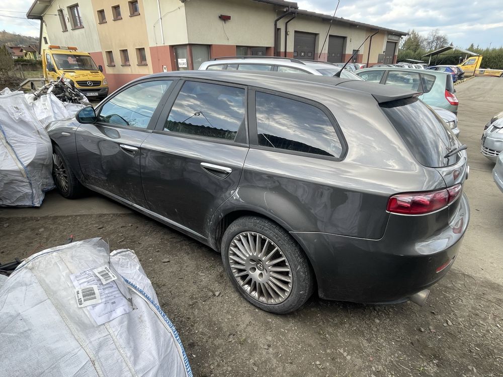 Na części Alfa Romeo 159 SW 1.9 JTD 939A2000 skrzynia 6B lakier 568/A