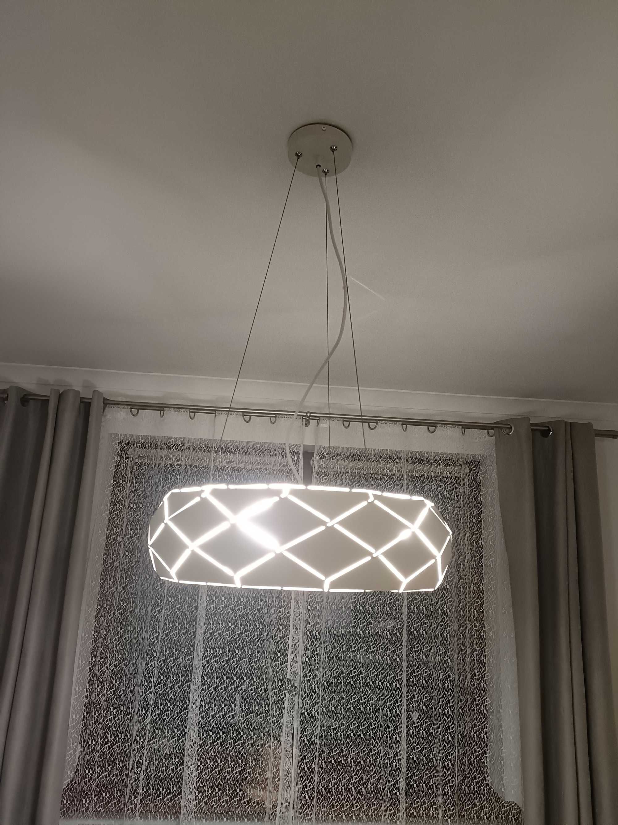 Efektowna lampa wisząca