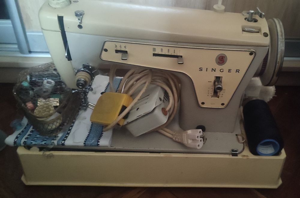 Швейна машинка Singer
