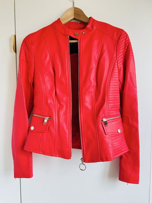 Czerwona kurtka skora guess