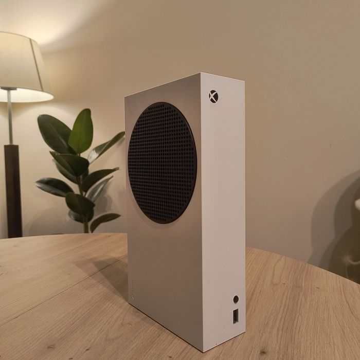 Konsola Xbox Series S + 2 pady