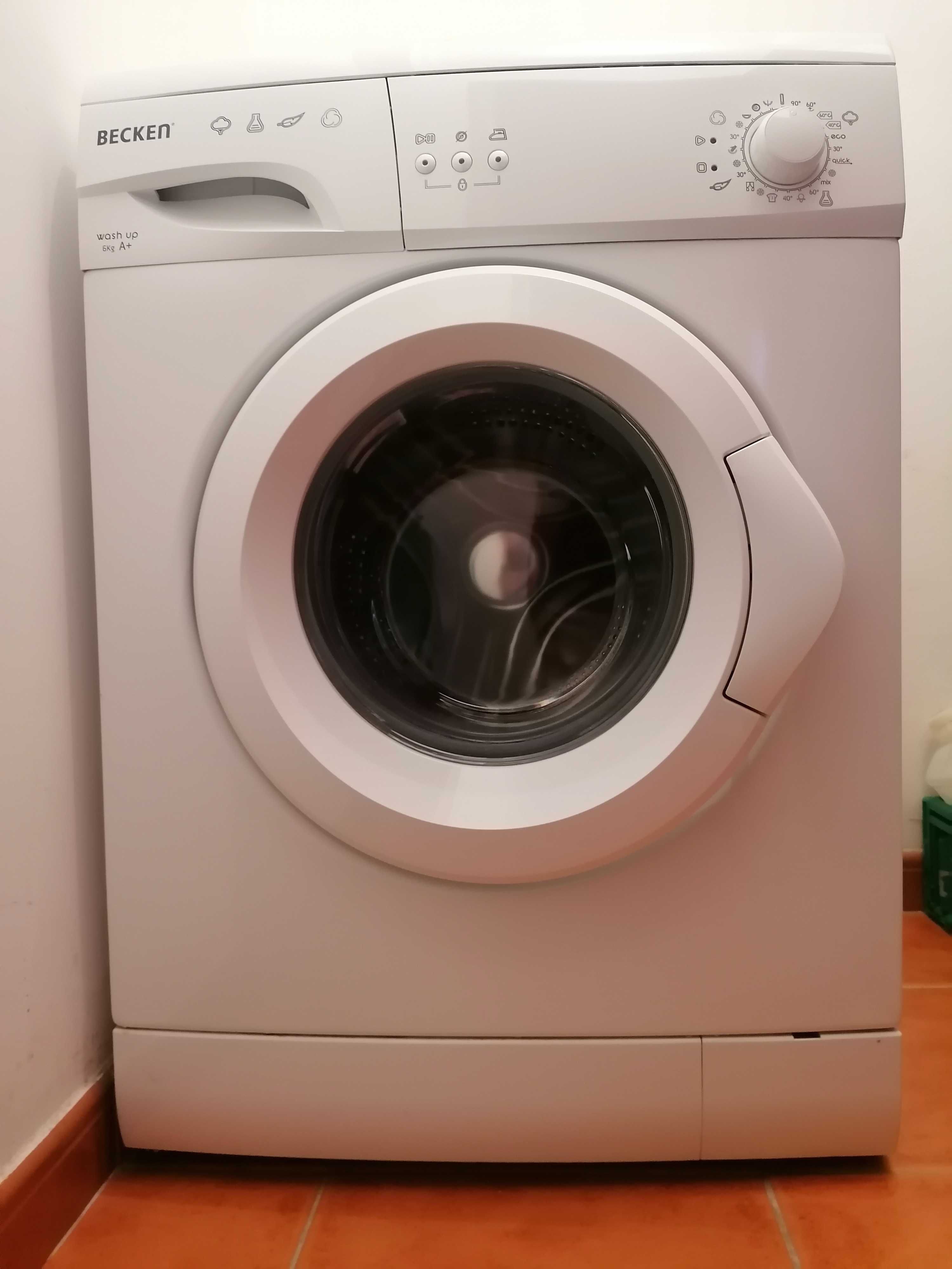 Maquina de Lavar Roupa 6KG