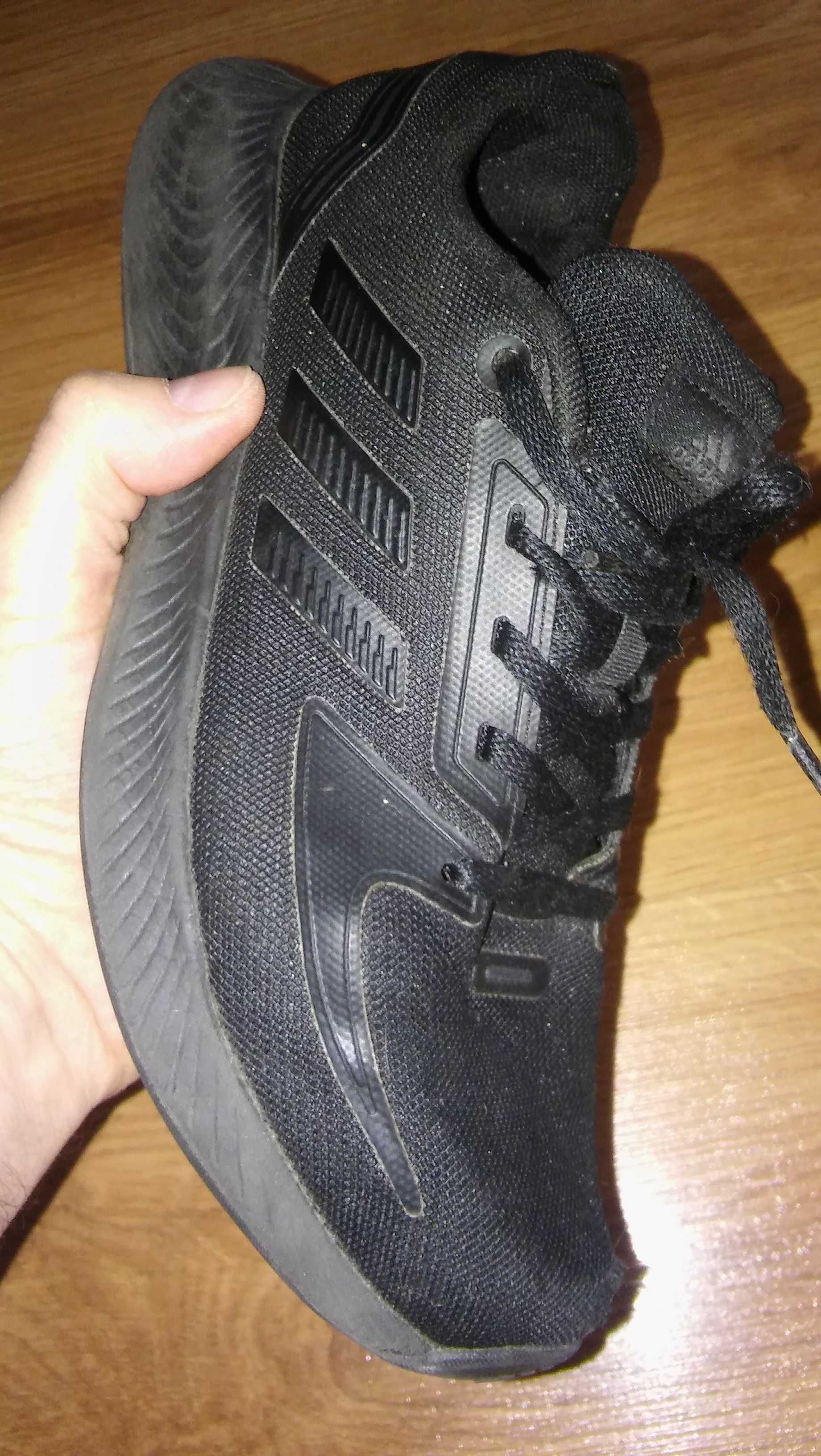 Buty biegowe marki Adidas, lekkie, wygodne, praktyczne, rozm 38-39