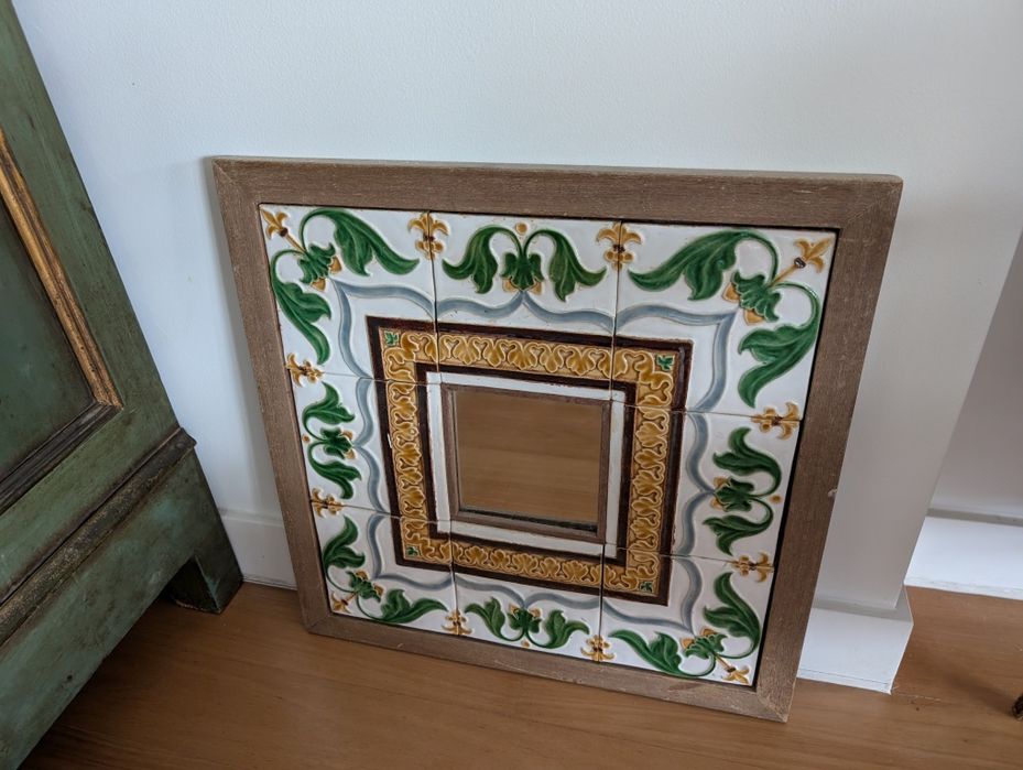 Espelho decorativo Bordallo Pinheiro