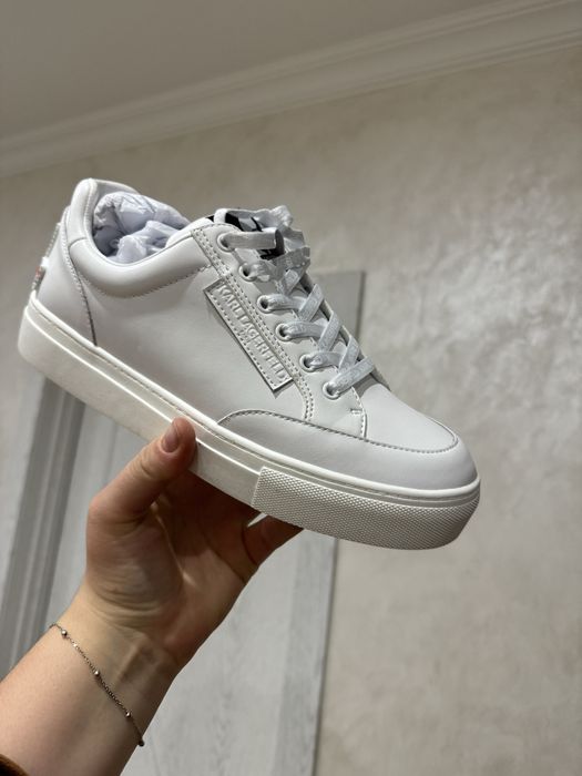 Оригінальні кросівки Karl Lagerfeld Розмір 9.5US 3540 грн