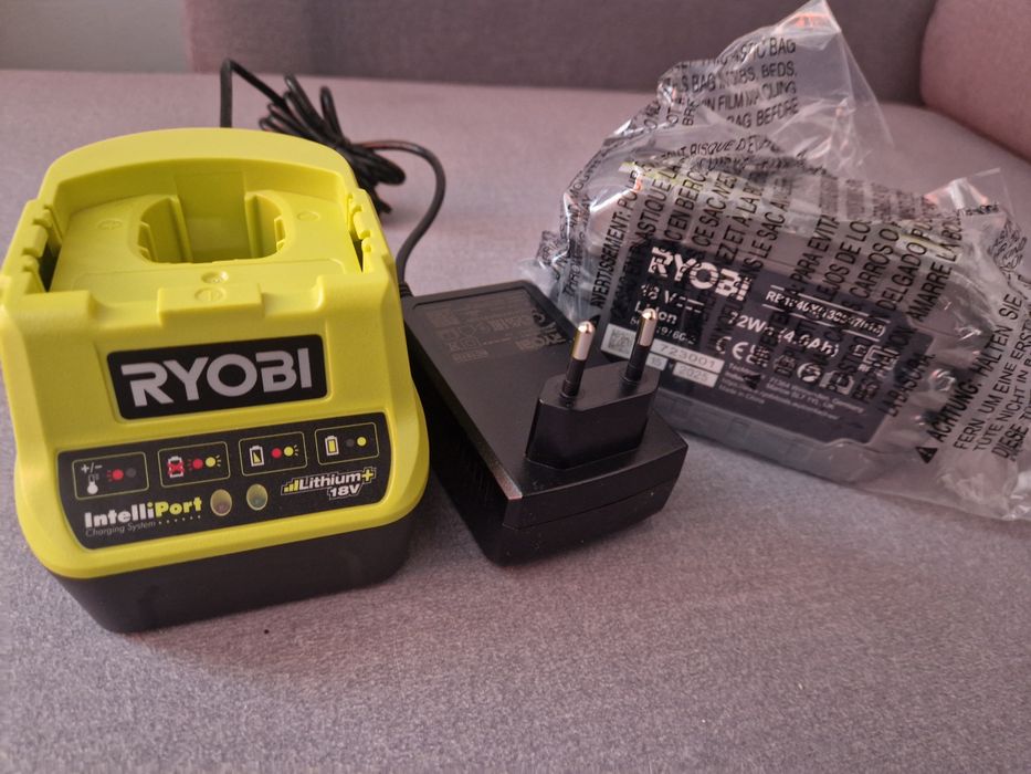 RYOBI - Ładowarka + Bateria 4.0Ah.