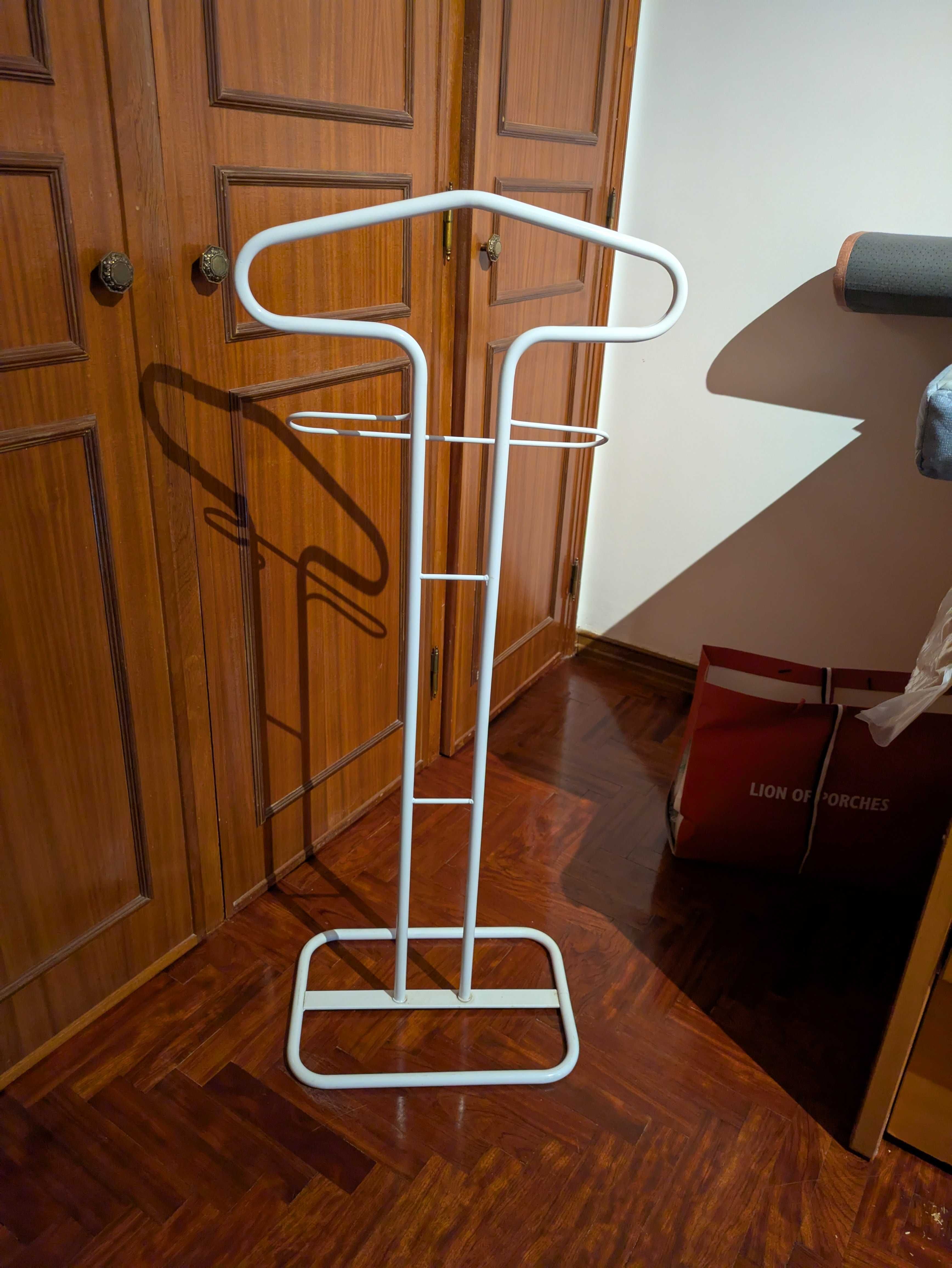 Cabide de pé branco