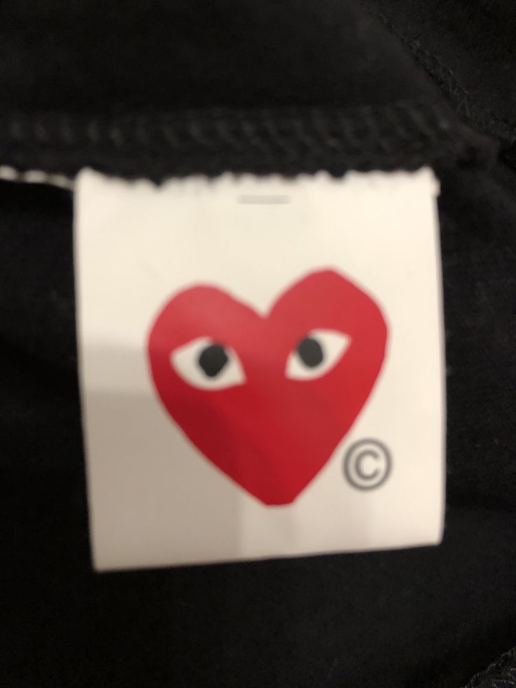 Футболка Comme des Garçons PLAY з червоним серцем